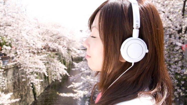 Dengarkan Musik Jepang