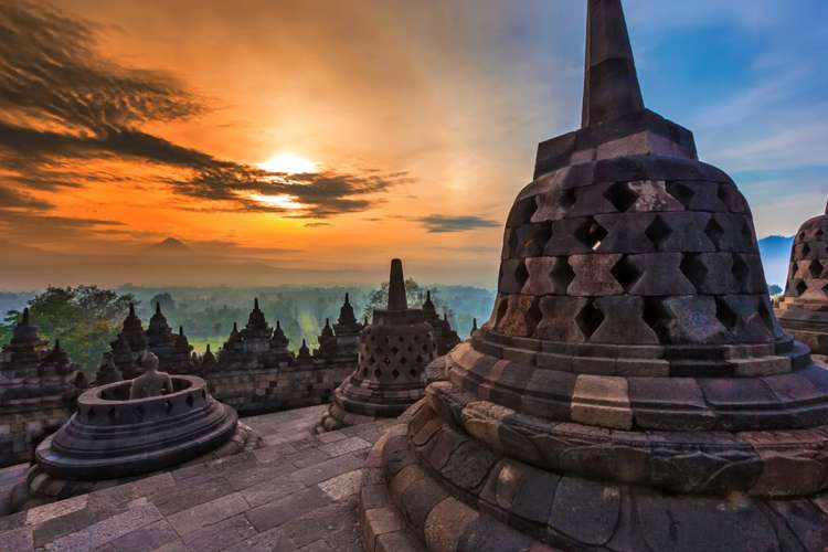 Contoh Descriptive Text Tentang Candi Borobudur dalam Bahasa Inggris