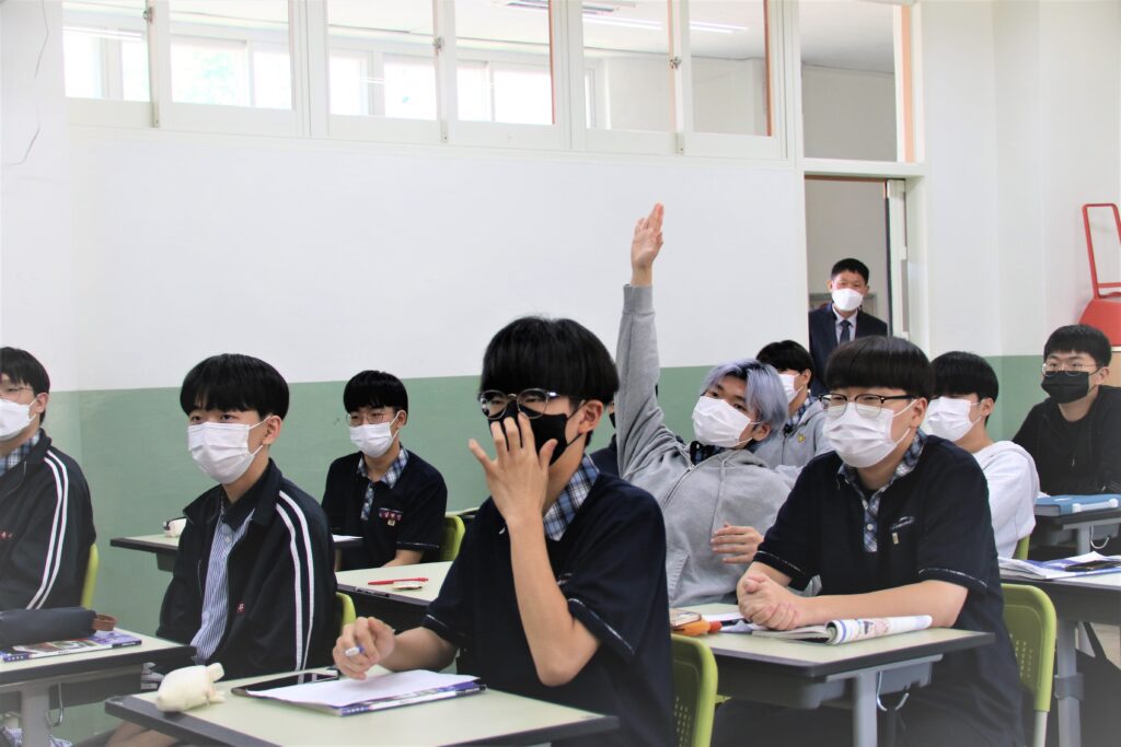 Bahasa Korea Kegiatan yang Dilakukan di Sekolah