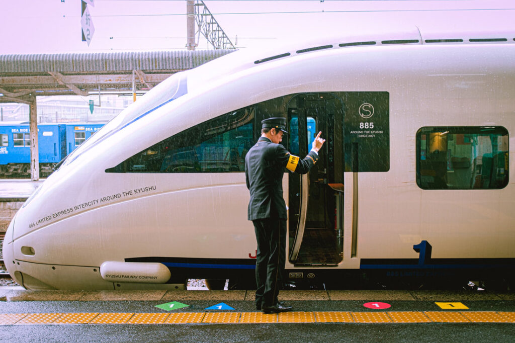 Kereta Express = Kyuukou (急行)